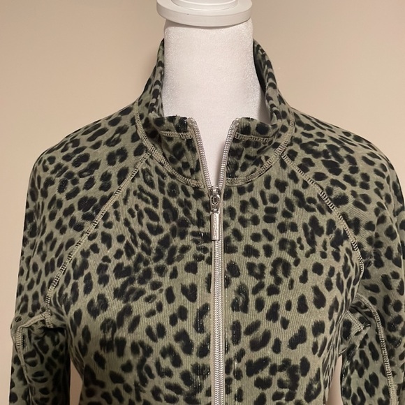 Tommy Bahama Olive green & Black leopard print zip up sweater jacket woman’s SP - Picture 1 of 11
